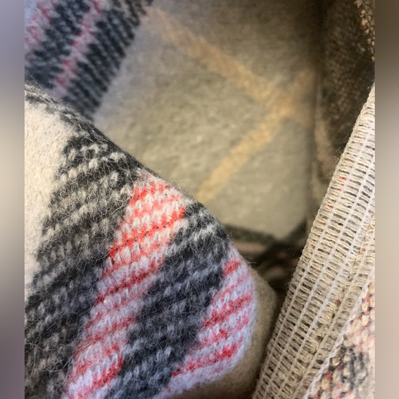 Heavy shawl from paper store  red grey black can wear different ways - Picture 2 of 5